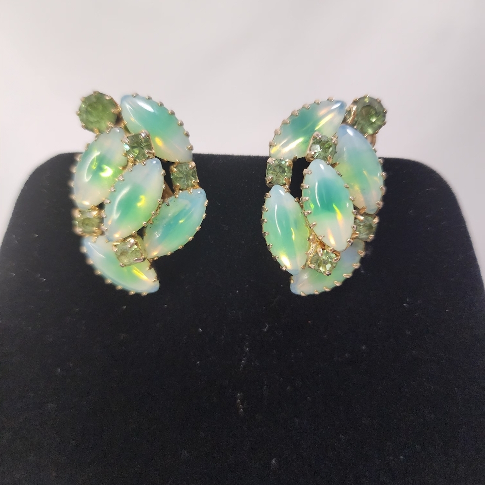 Vintage Juliana Multi-Green and Gold Brooch and Earrings Set - Picture 11 of 14